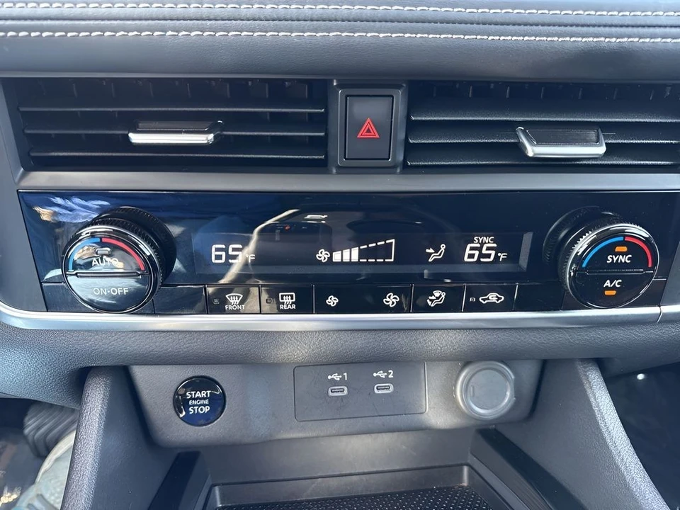 2025 Nissan Rogue - Image 18 of 21