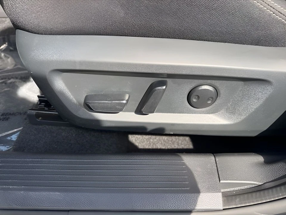 2025 Nissan Rogue - Image 10 of 21