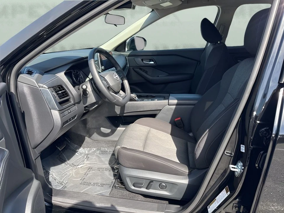 2025 Nissan Rogue - Image 9 of 21