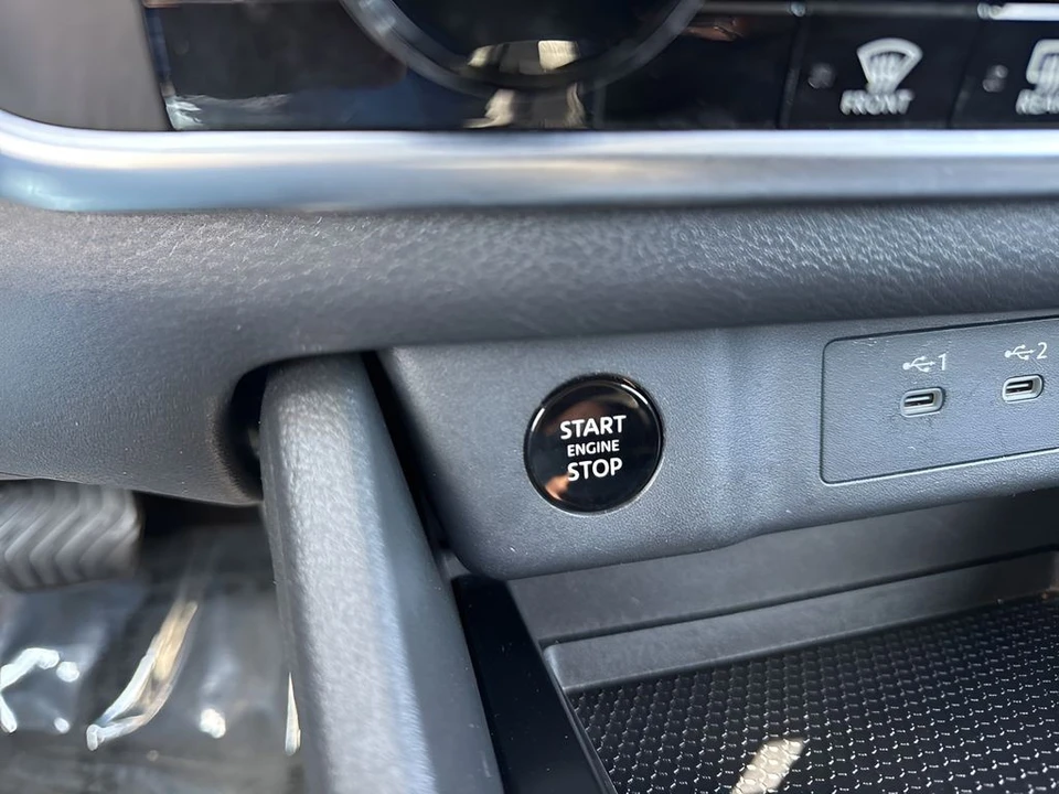 2025 Nissan Rogue - Image 20 of 21