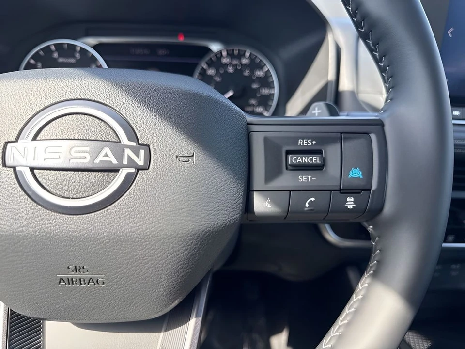 2025 Nissan Rogue - Image 15 of 21