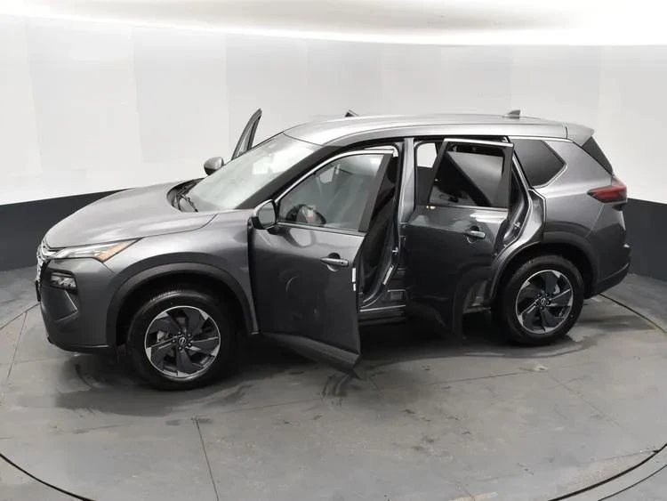 2025 Nissan Rogue - Image 7 of 12
