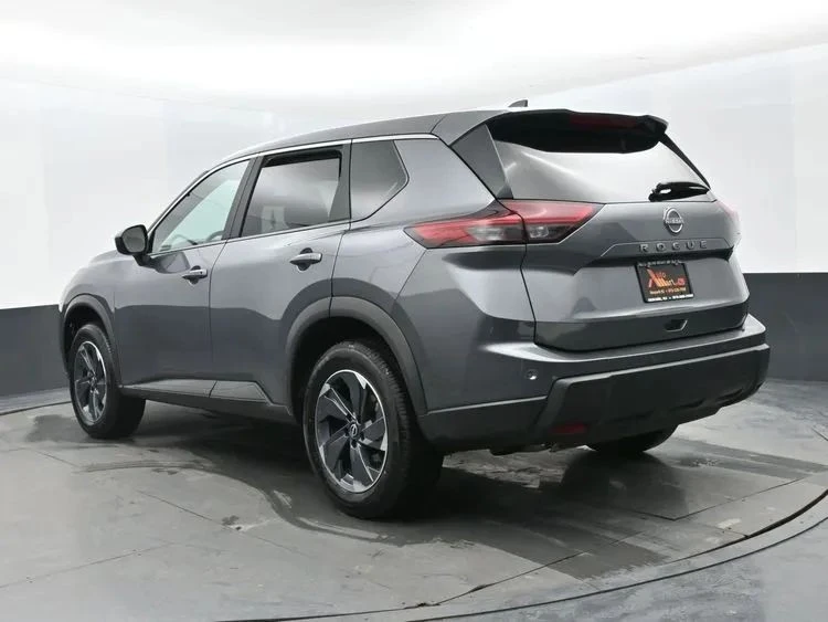 2025 Nissan Rogue - Image 9 of 12