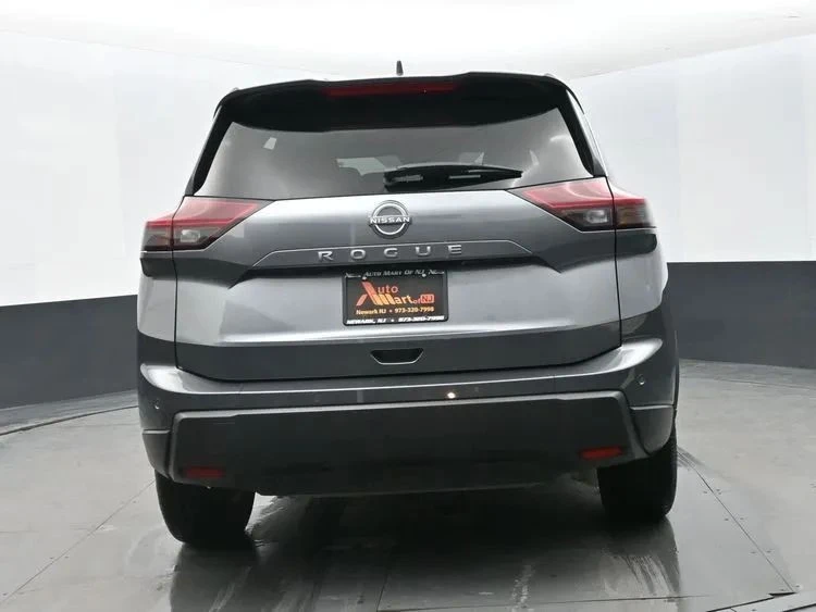 2025 Nissan Rogue - Image 8 of 12
