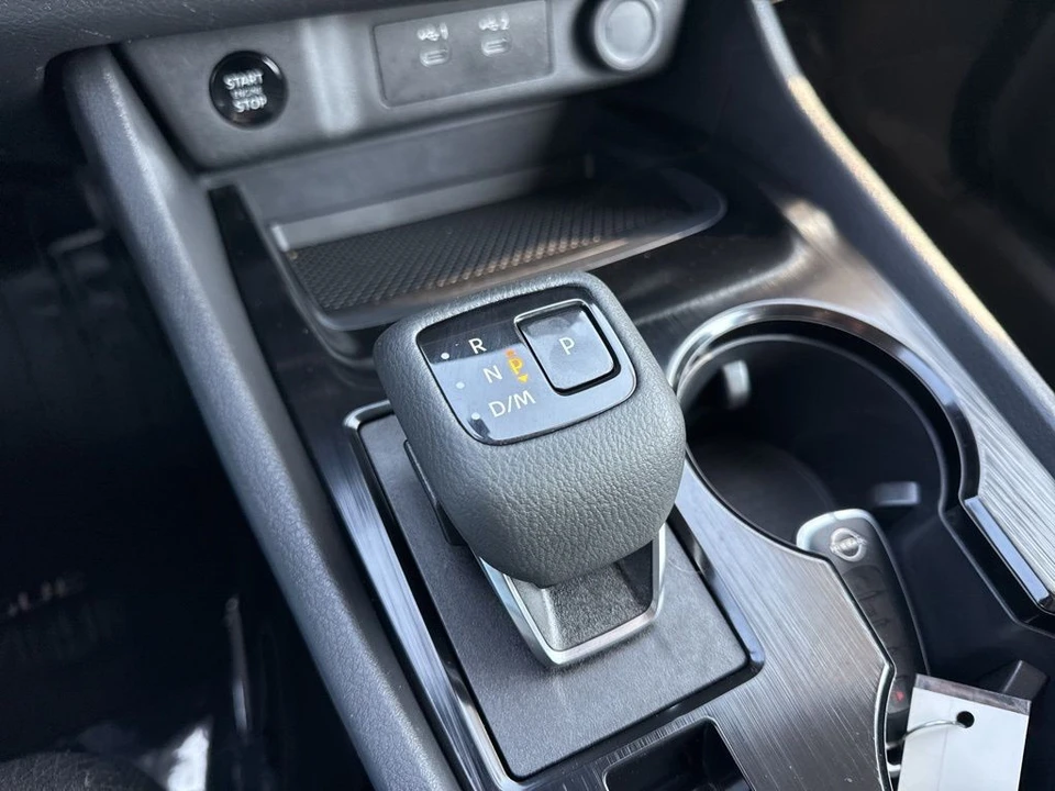 2025 Nissan Rogue - Image 17 of 21