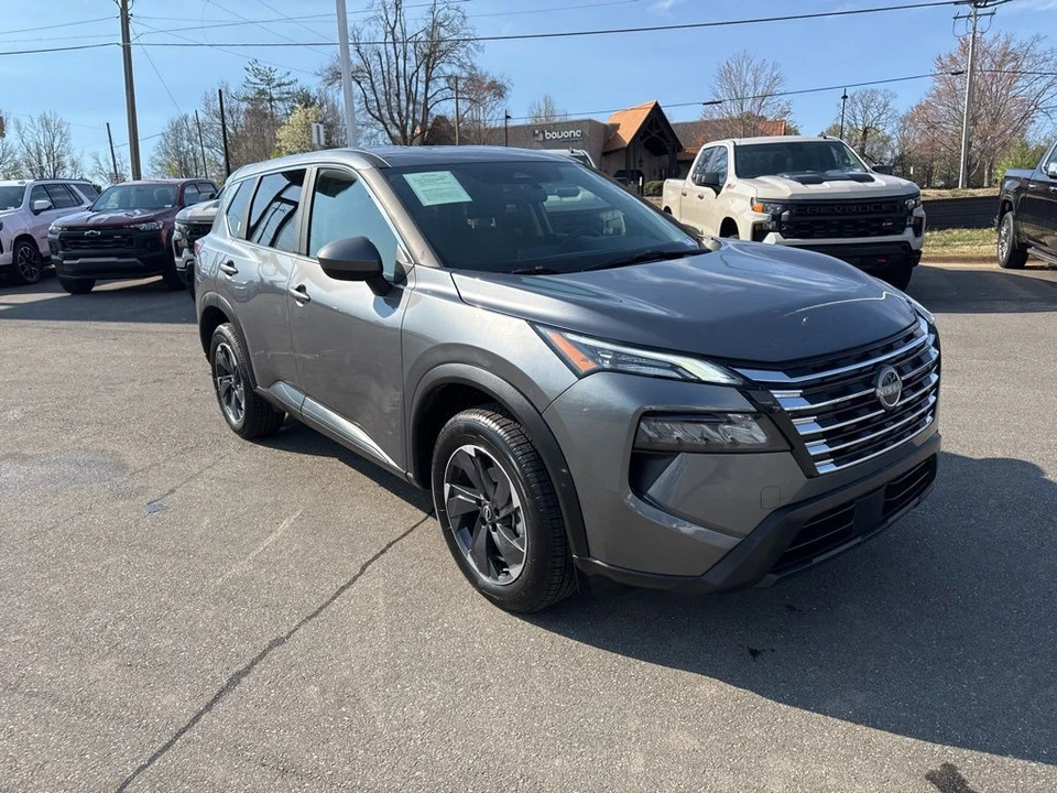 2025 Nissan Rogue - Image 7 of 21