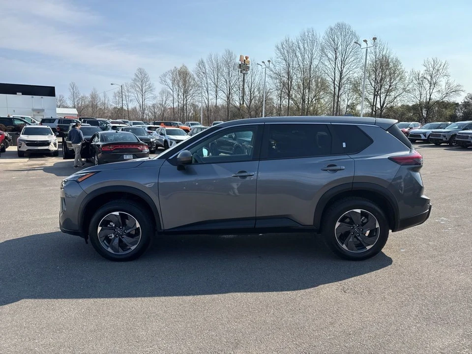 2025 Nissan Rogue - Image 2 of 21