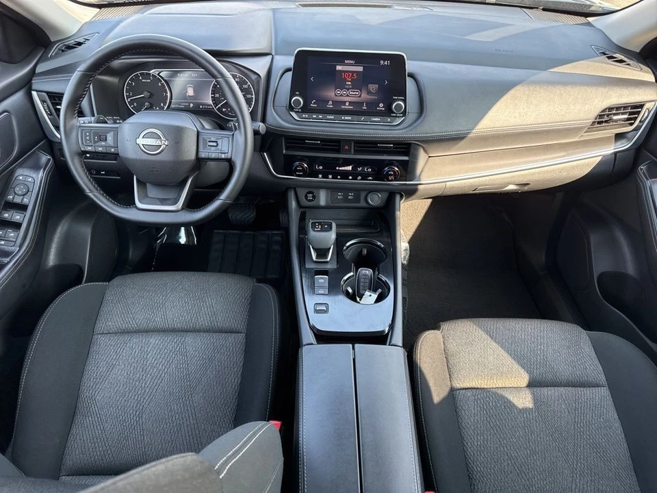 2025 Nissan Rogue - Image 13 of 21