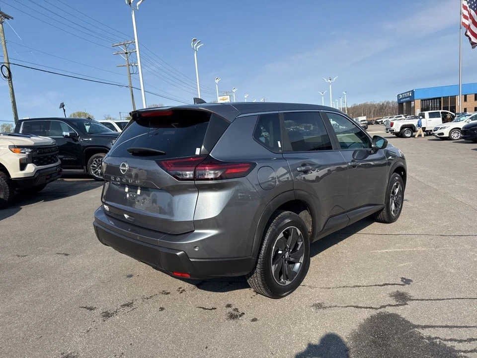 2025 Nissan Rogue - Image 5 of 21