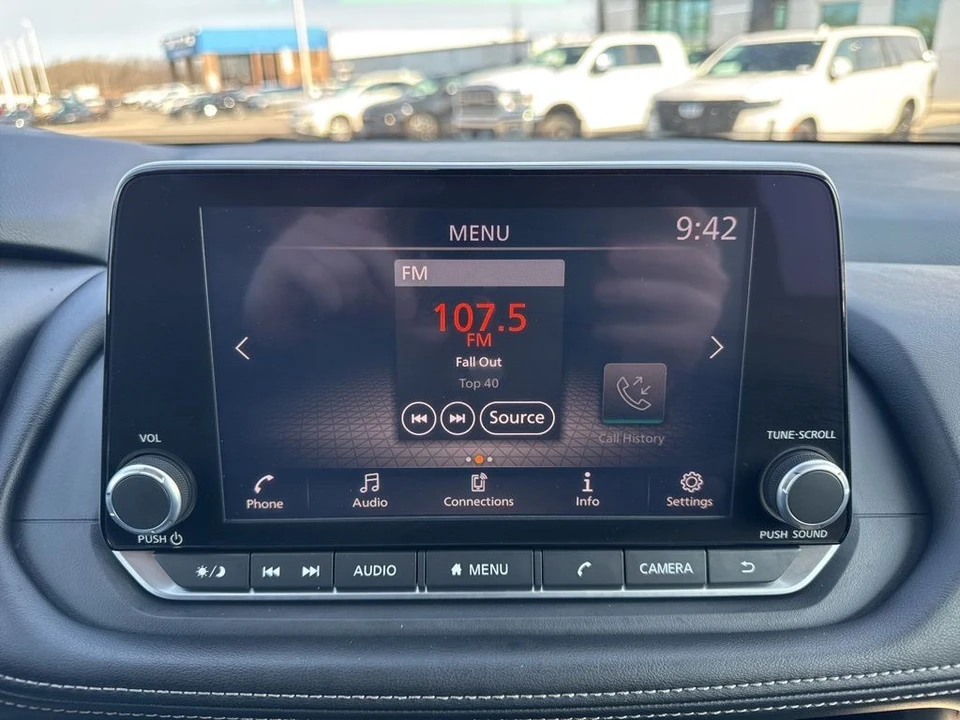 2025 Nissan Rogue - Image 18 of 21