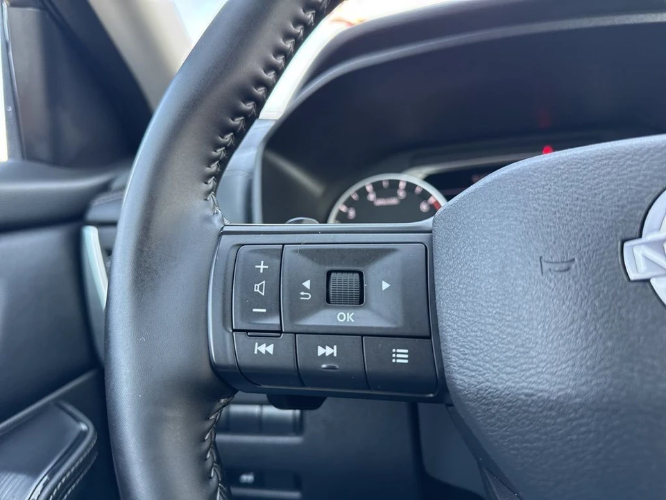 2025 Nissan Rogue - Image 15 of 21