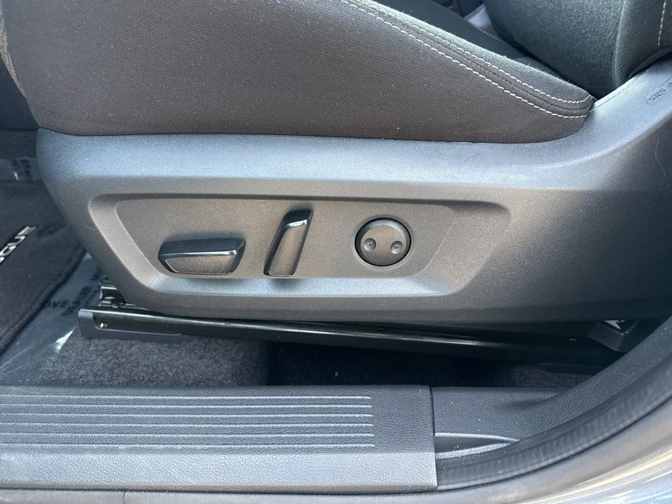 2025 Nissan Rogue - Image 10 of 21