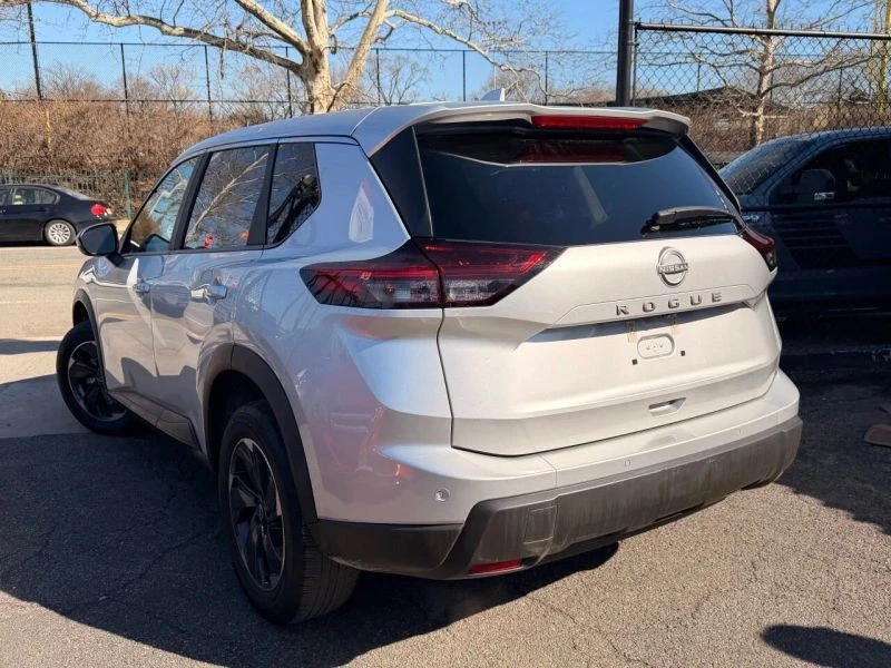 2025 Nissan Rogue - Image 5 of 8