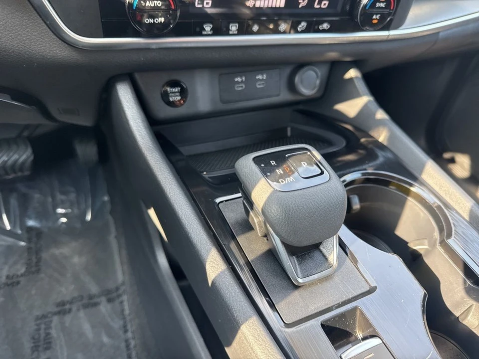 2025 Nissan Rogue - Image 16 of 21