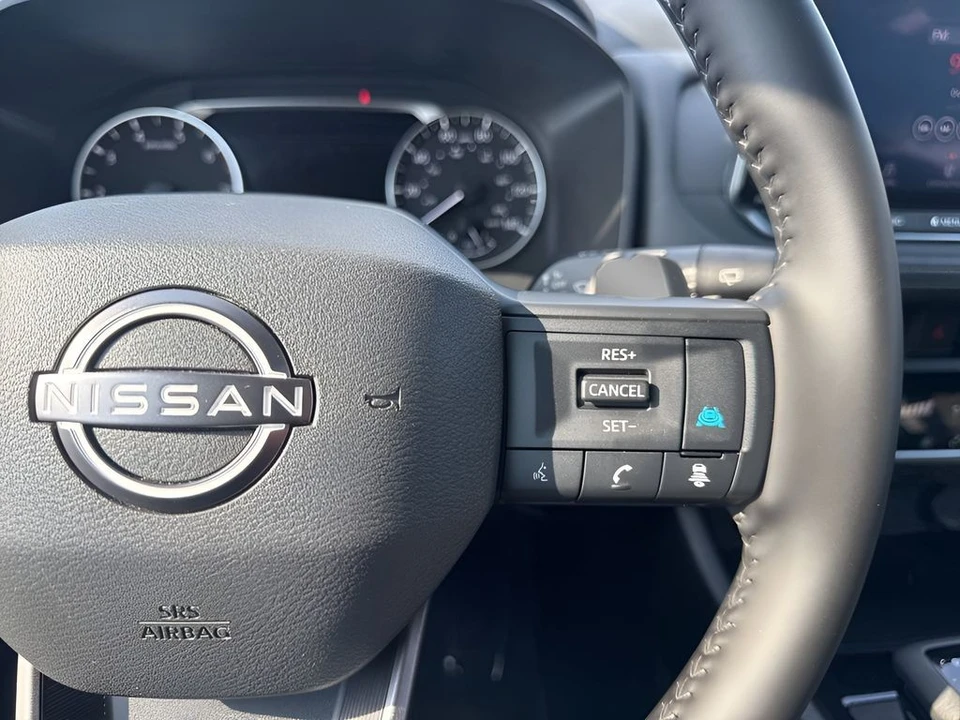 2025 Nissan Rogue - Image 15 of 21