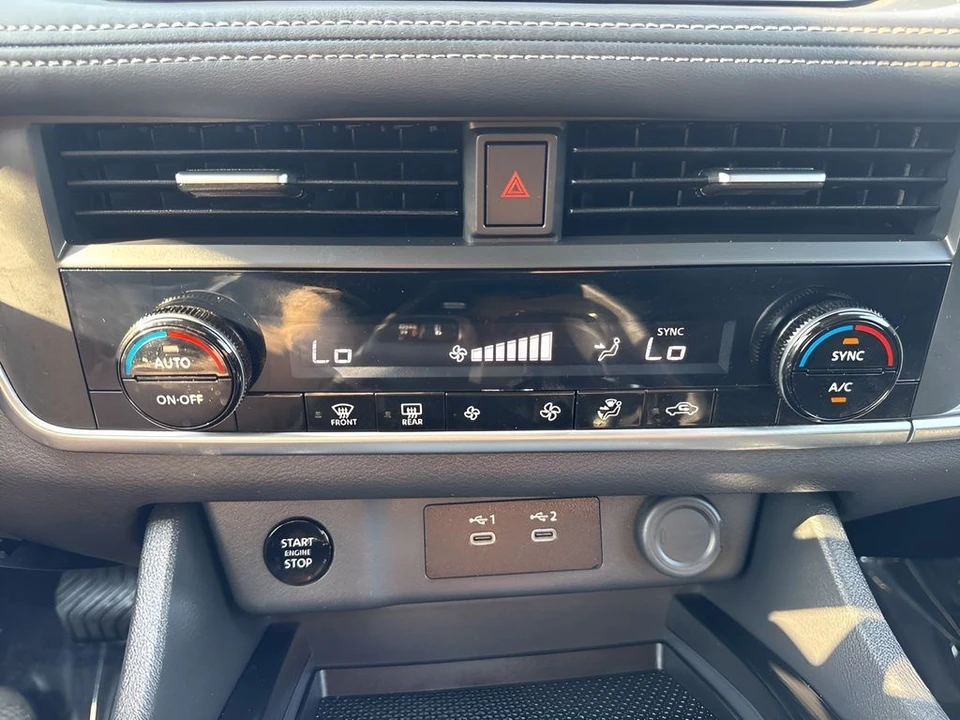 2025 Nissan Rogue - Image 18 of 21