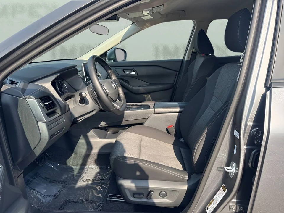 2025 Nissan Rogue - Image 9 of 21