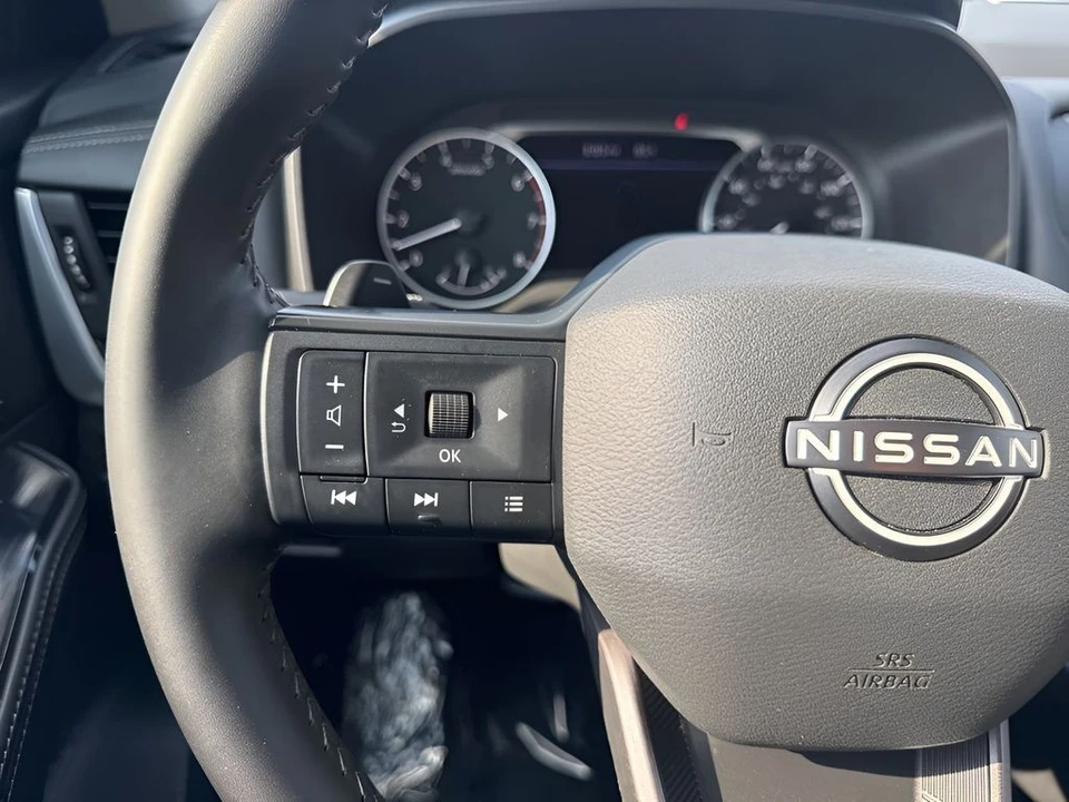 2025 Nissan Rogue - Image 14 of 21