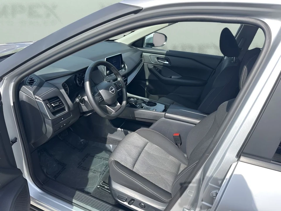2025 Nissan Rogue - Image 9 of 12