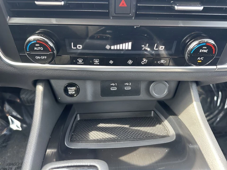 2025 Nissan Rogue - Image 18 of 21