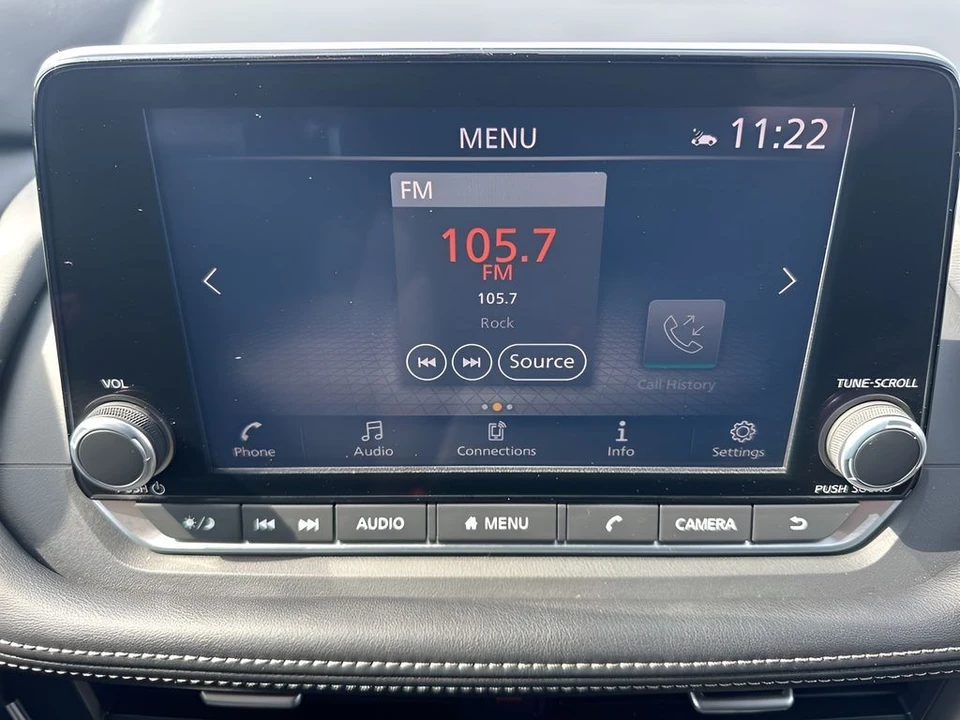 2025 Nissan Rogue - Image 17 of 21