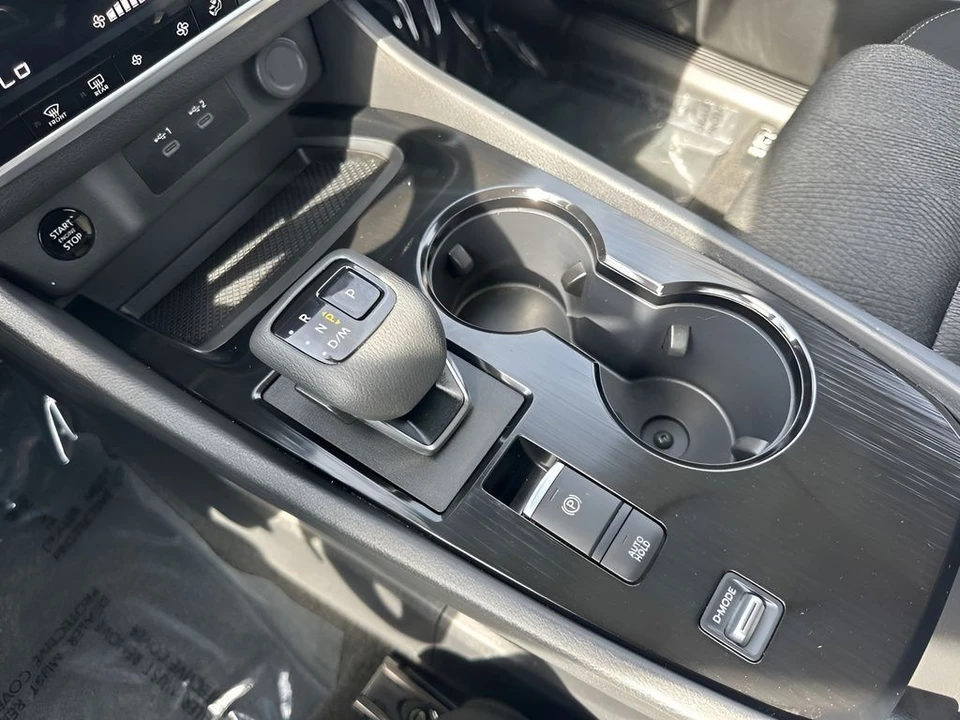 2025 Nissan Rogue - Image 16 of 21