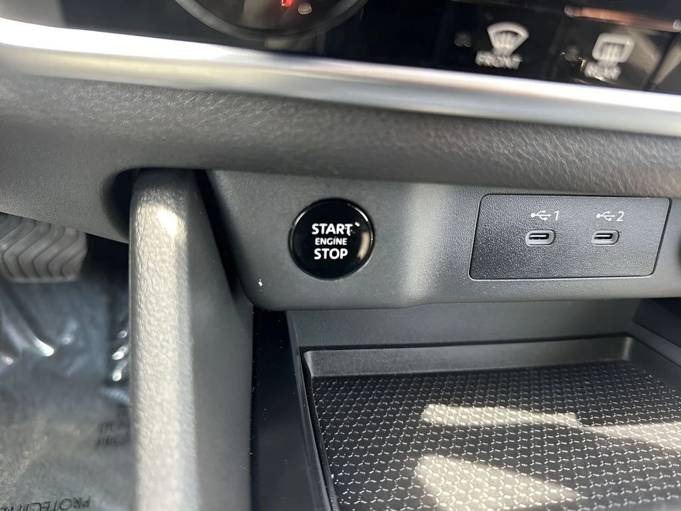 2025 Nissan Rogue - Image 19 of 21