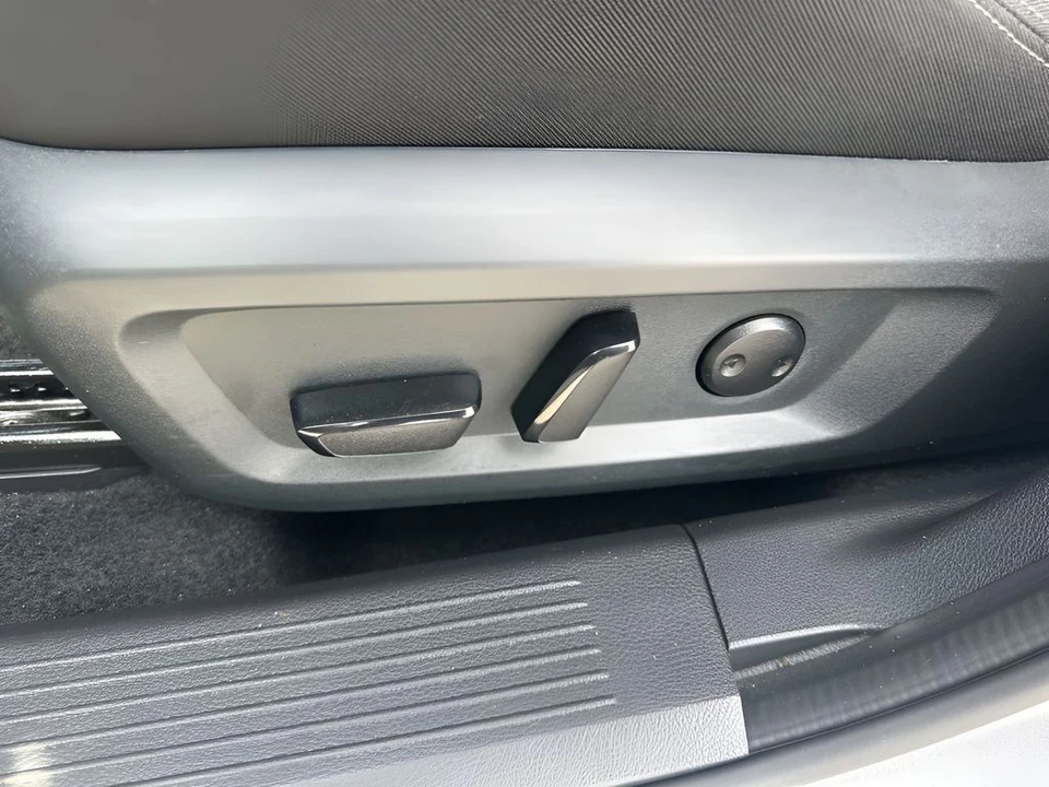2025 Nissan Rogue - Image 10 of 21