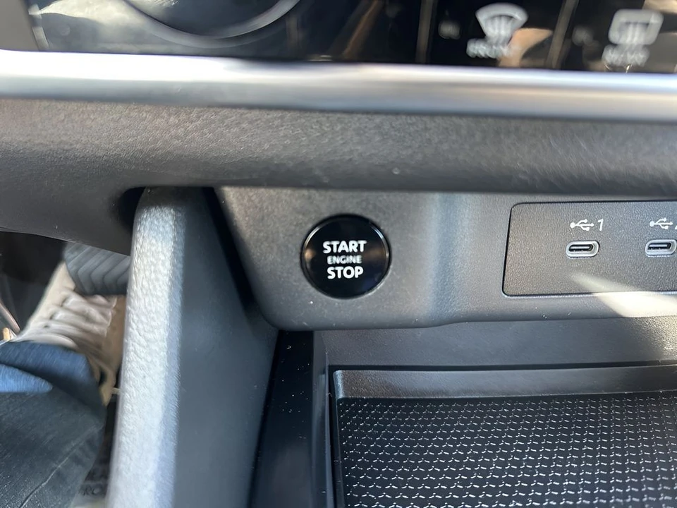 2025 Nissan Rogue - Image 18 of 21