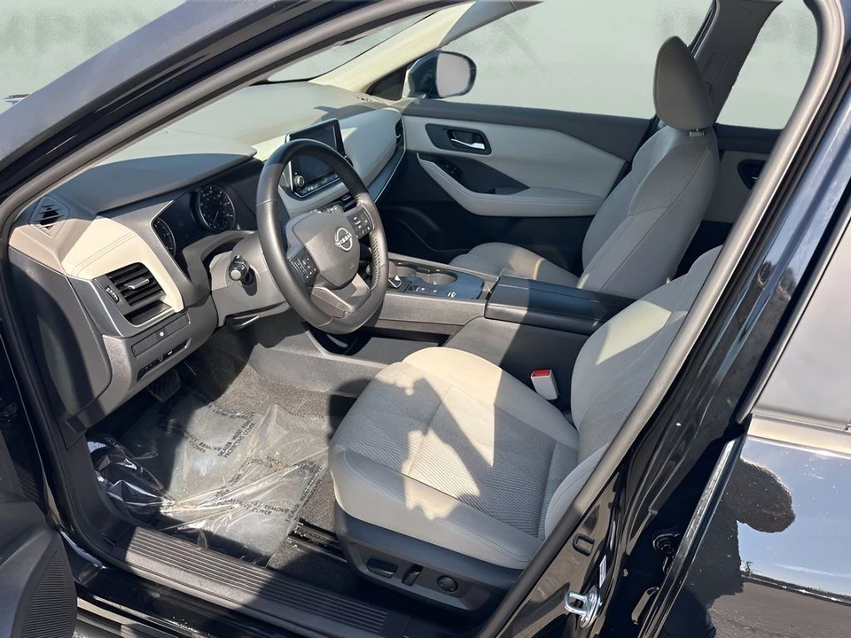 2025 Nissan Rogue - Image 10 of 12