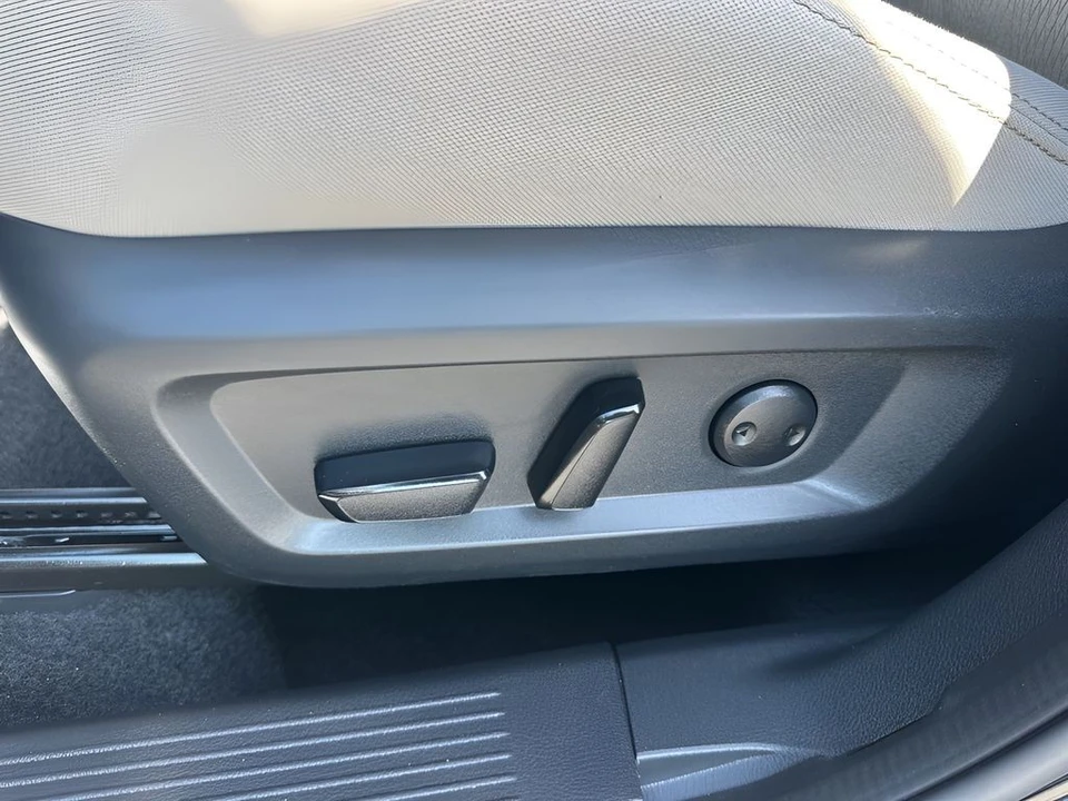 2025 Nissan Rogue - Image 11 of 21