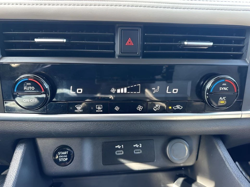2025 Nissan Rogue - Image 17 of 21