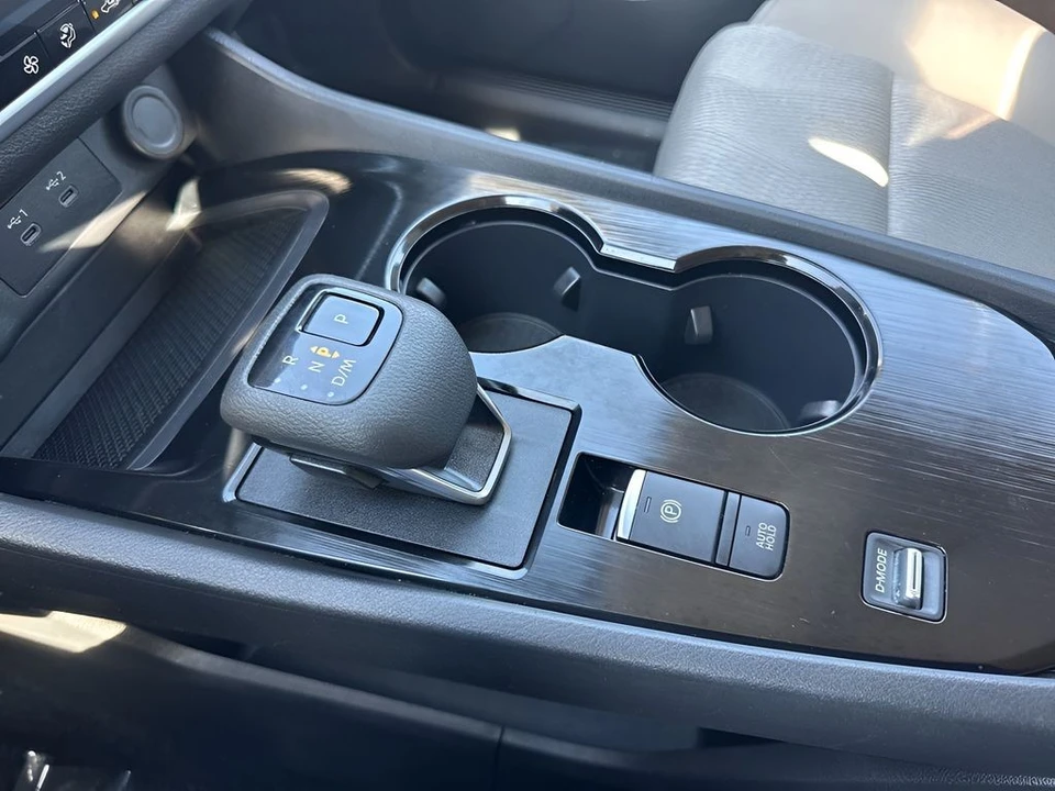 2025 Nissan Rogue - Image 15 of 21