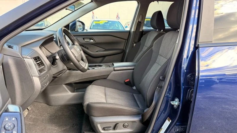 2025 Nissan Rogue - Image 12 of 12