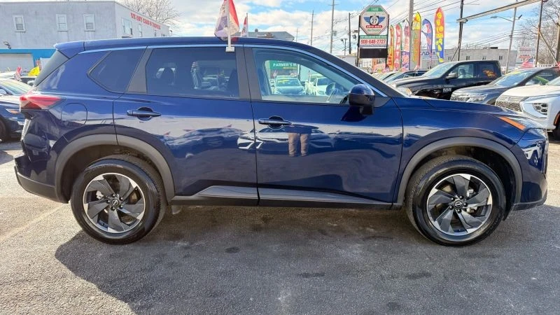 2025 Nissan Rogue - Image 11 of 12