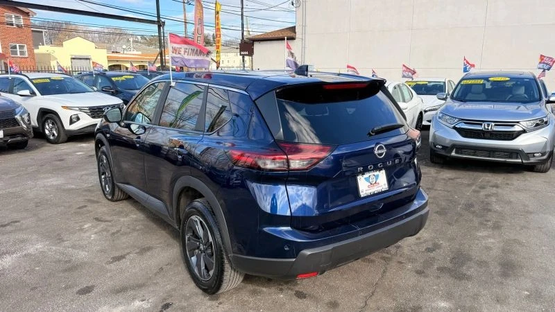 2025 Nissan Rogue - Image 5 of 12