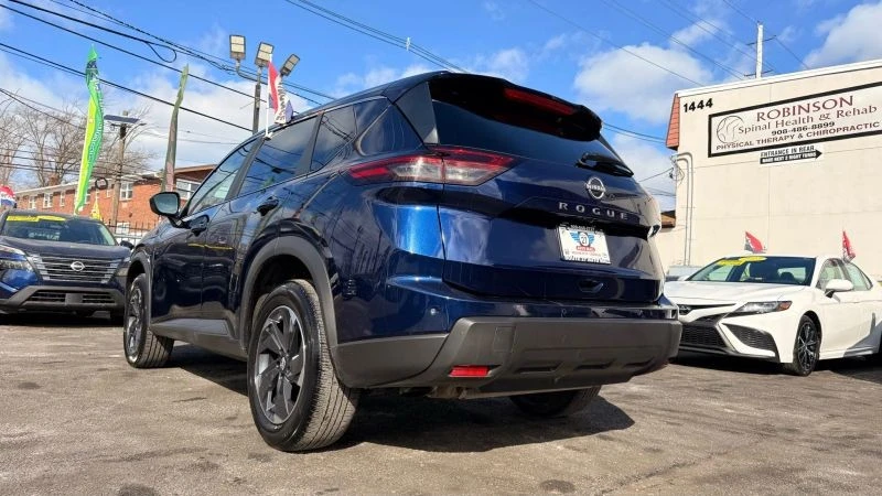 2025 Nissan Rogue - Image 8 of 12