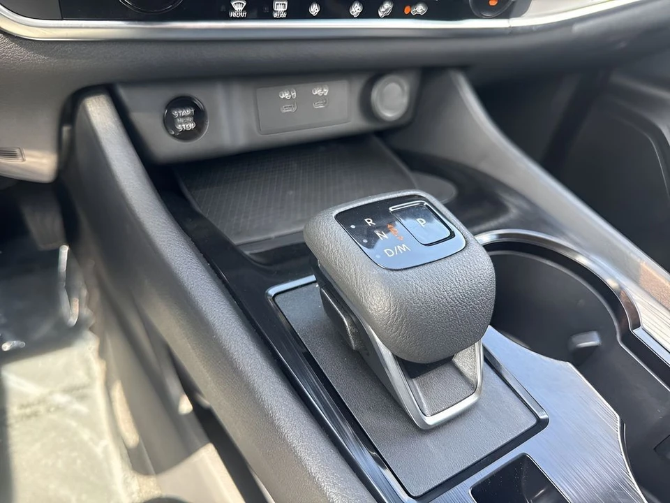 2025 Nissan Rogue - Image 16 of 21