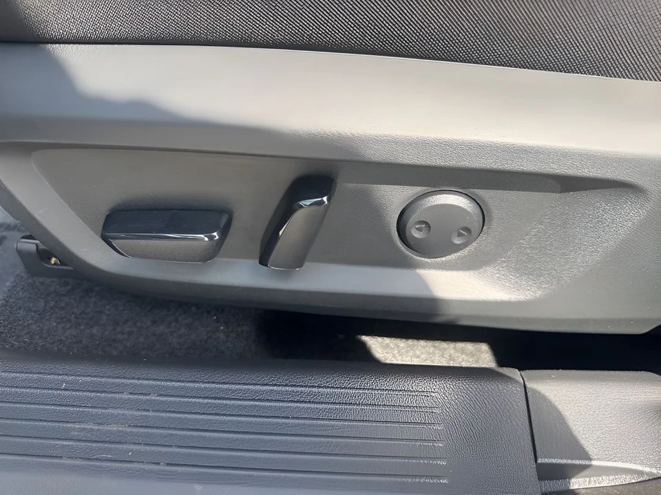 2025 Nissan Rogue - Image 10 of 21