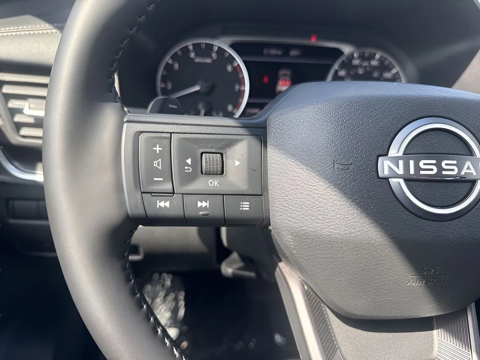 2025 Nissan Rogue - Image 14 of 21