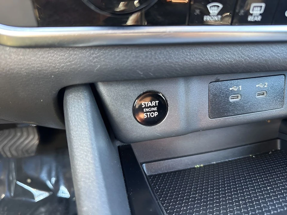 2025 Nissan Rogue - Image 20 of 21