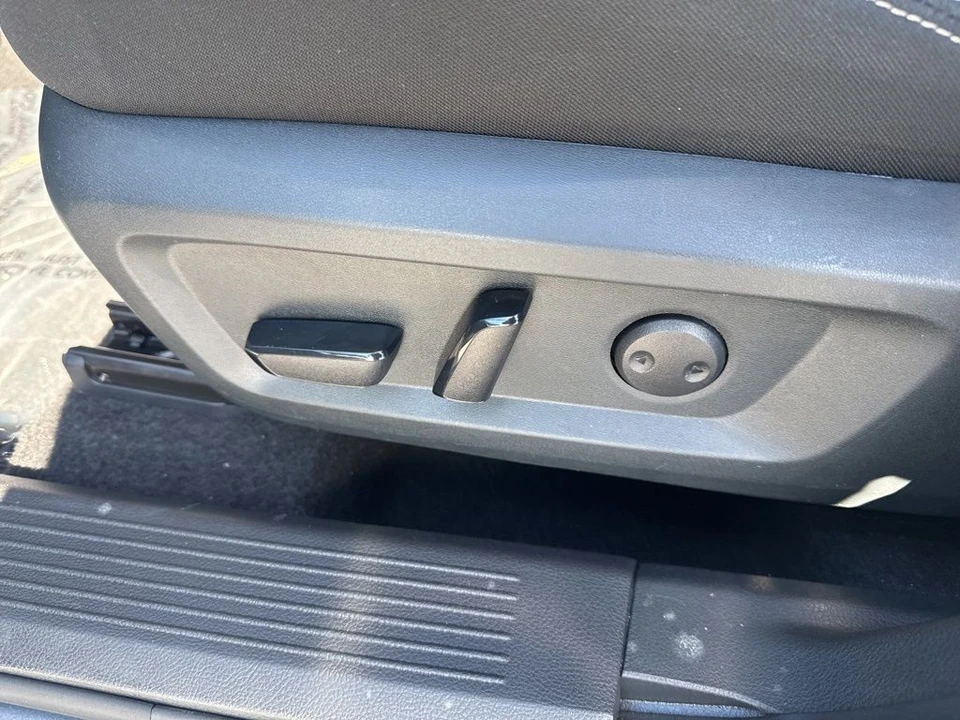 2025 Nissan Rogue - Image 10 of 21