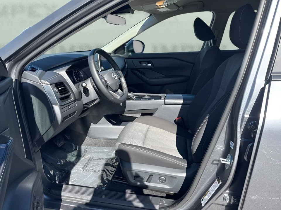 2025 Nissan Rogue - Image 9 of 21