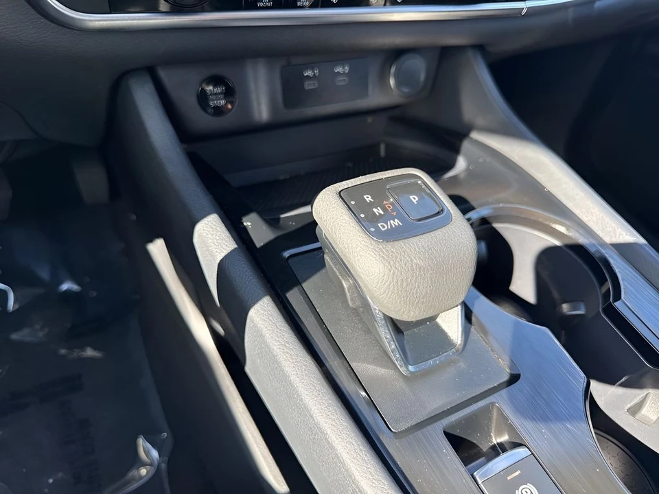 2025 Nissan Rogue - Image 16 of 21