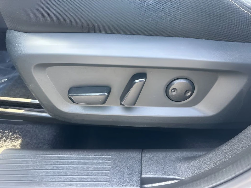 2025 Nissan Rogue - Image 10 of 21
