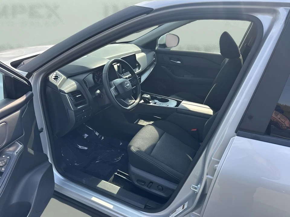 2025 Nissan Rogue - Image 9 of 21