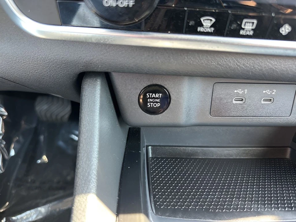 2025 Nissan Rogue - Image 20 of 21