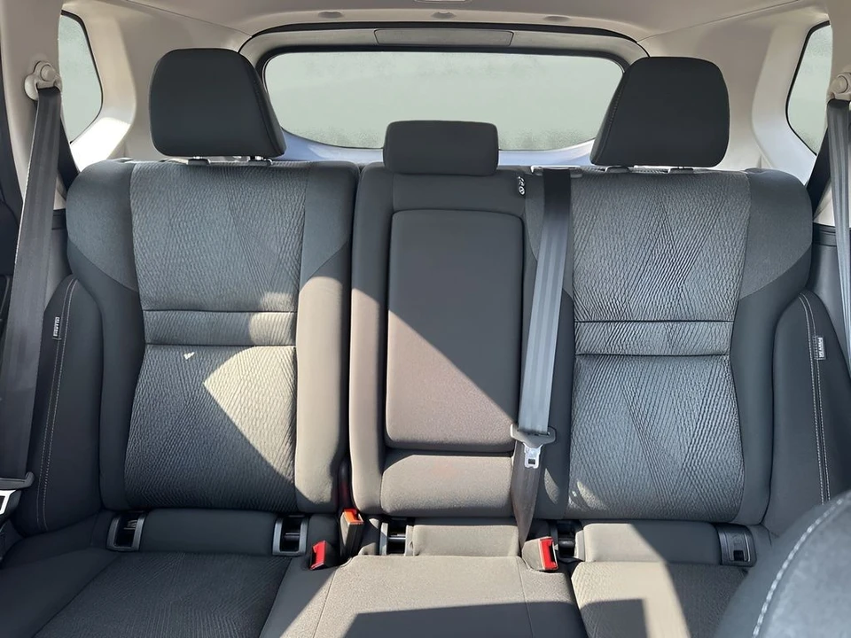 2025 Nissan Rogue - Image 11 of 21