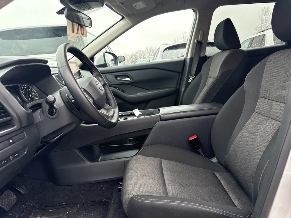 2025 Nissan Rogue - Image 5 of 7