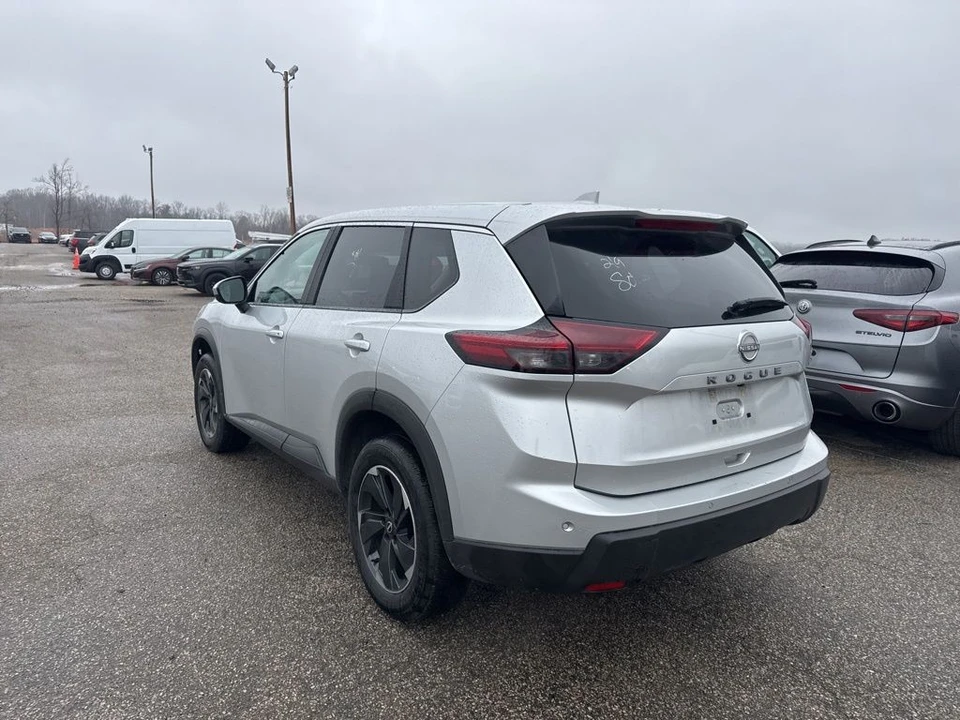 2025 Nissan Rogue - Image 2 of 7